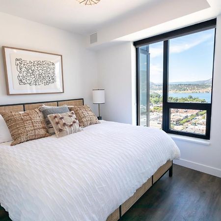 Awesome View 21 Two Bedroom One Bath Downtown Lake View Near Beach Κελόουνα  Εξωτερικό φωτογραφία