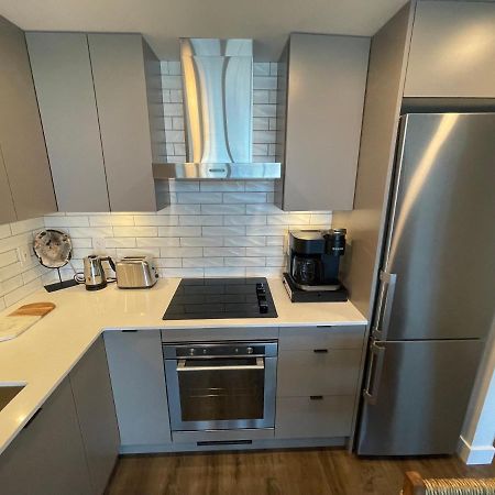 Awesome View 21 Two Bedroom One Bath Downtown Lake View Near Beach Κελόουνα  Εξωτερικό φωτογραφία