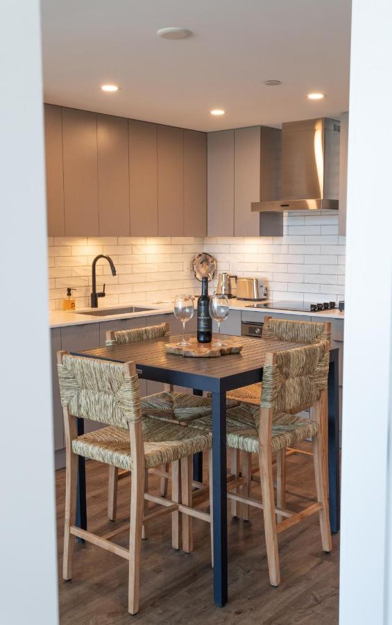 Awesome View 21 Two Bedroom One Bath Downtown Lake View Near Beach Κελόουνα  Εξωτερικό φωτογραφία