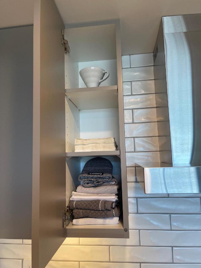 Awesome View 21 Two Bedroom One Bath Downtown Lake View Near Beach Κελόουνα  Εξωτερικό φωτογραφία