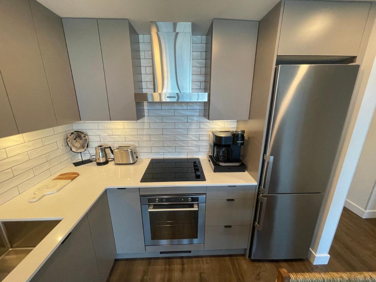 Awesome View 21 Two Bedroom One Bath Downtown Lake View Near Beach Κελόουνα  Εξωτερικό φωτογραφία