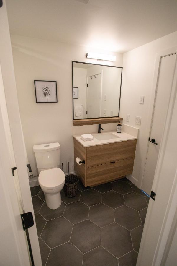 Awesome View 21 Two Bedroom One Bath Downtown Lake View Near Beach Κελόουνα  Εξωτερικό φωτογραφία